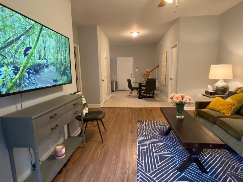 Building Photo - Room in Duplex on Jones Ave NW