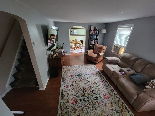 Building Photo - 450 Linden Ave