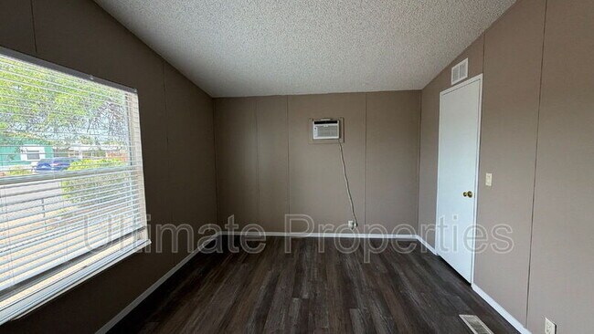 Building Photo - 2067 E Charleston Ave