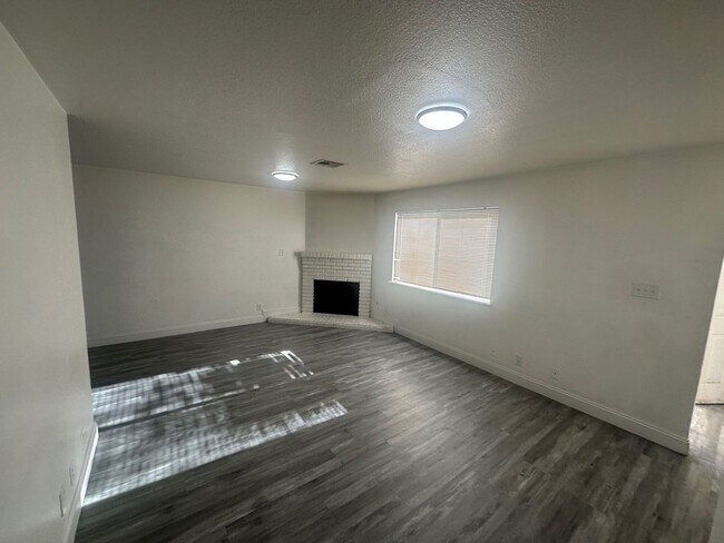 Building Photo - 6945 Mendon Ln