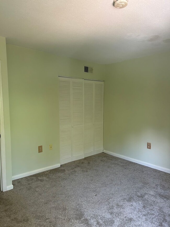 Building Photo - Bolinwood Condos 301 #C - 3br/2ba Chapel Hill