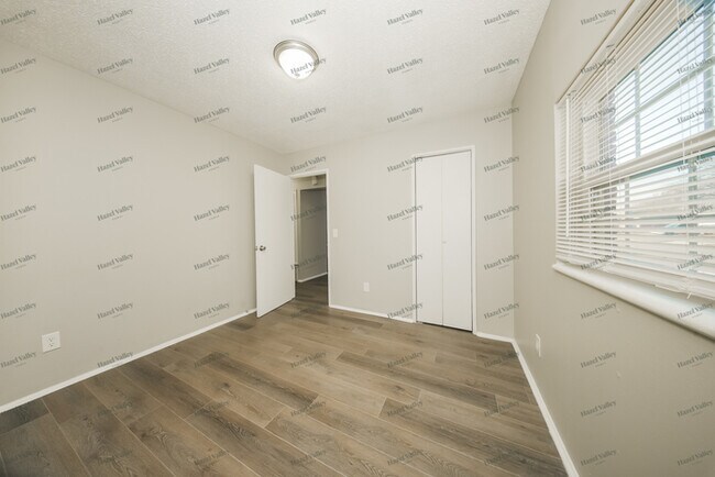 Building Photo - 3316 SW 51st St