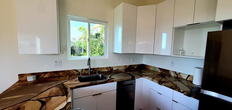 Incredible Quartzite Countertop - 3306 Lloyd St