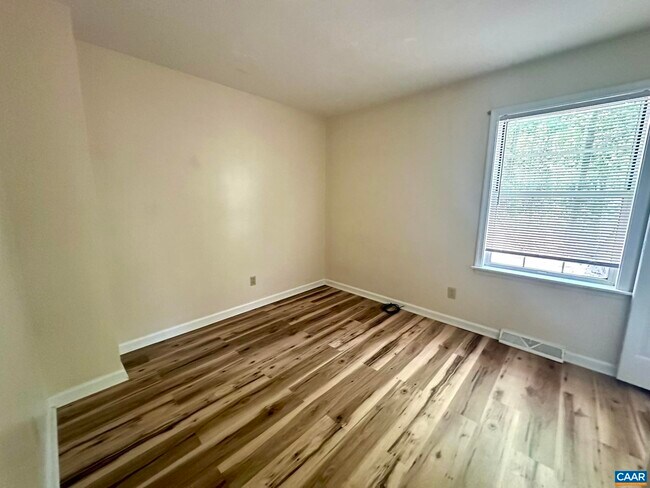 Building Photo - 3159 Saddlebrook Ln