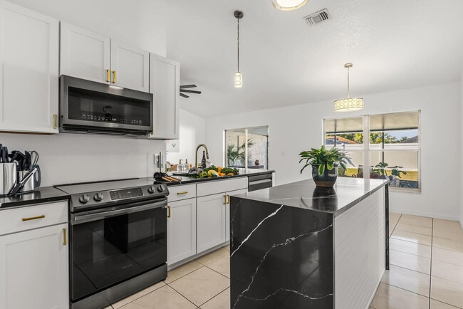 Building Photo - 1040 Hali Ridge Ct