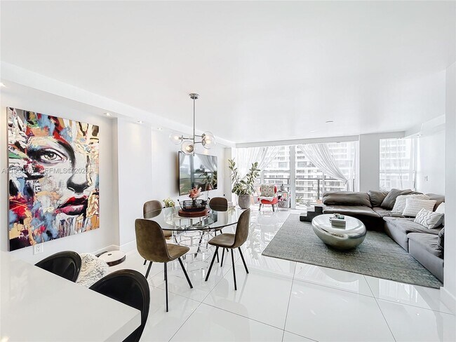 Building Photo - 600 NE 36th St