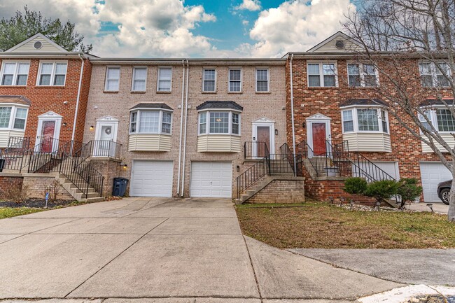 Primary Photo - Charming 3 Bedroom Home in Prime Clinton L...