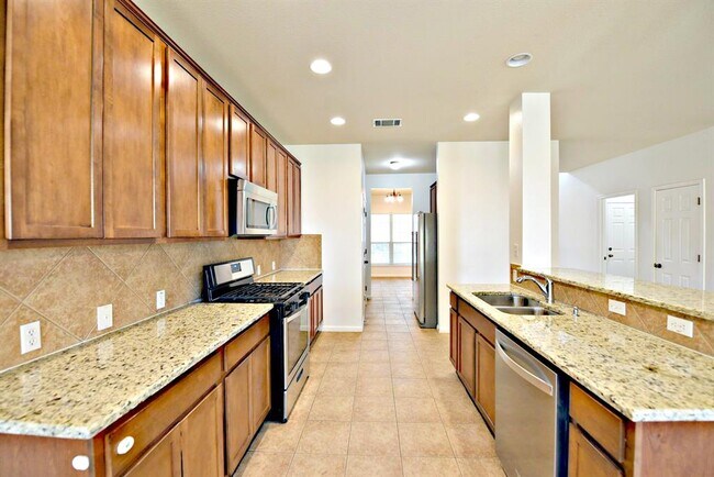 Building Photo - 15012 Fernhill Dr
