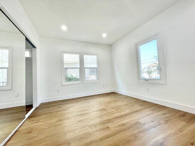 Building Photo - 2107 7th Ave