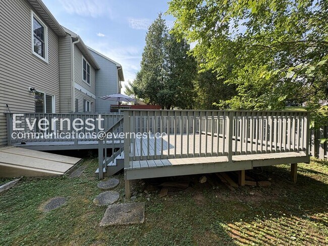 Building Photo - PROMO: Get $500 Off First Full Month’s Rent!/Spacious Town Home with Modern Amenities / 3 Beds & ...