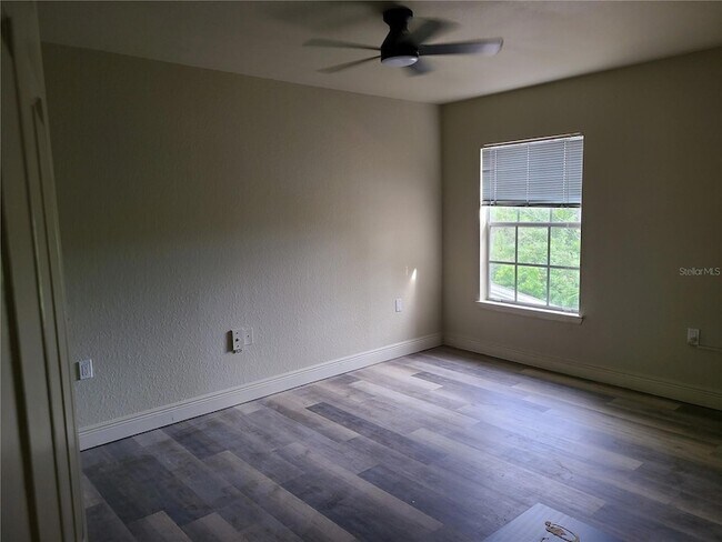 Building Photo - 8911 Manor Loop