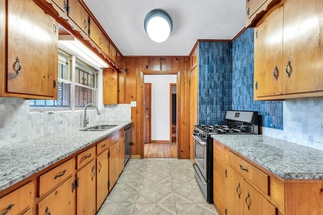 Building Photo - 1803 Sea Queen Ct