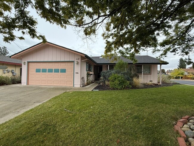Primary Photo - Single Story Home in Quiet Neigbhorhood Ne...