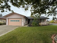 Building Photo - Single Story Home in Quiet Neigbhorhood Ne...