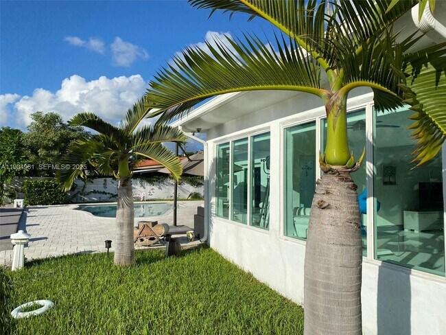 Building Photo - 12388 N Bayshore Dr