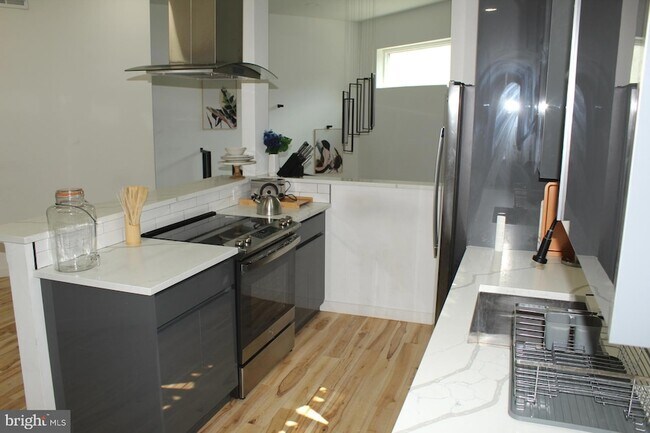 Building Photo - 3017 Ridge Ave
