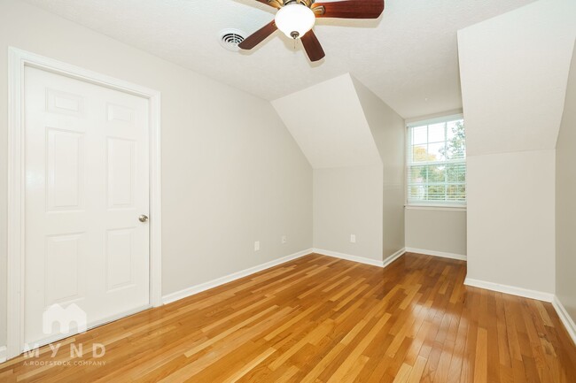 Building Photo - 2047 Gardendale Dr