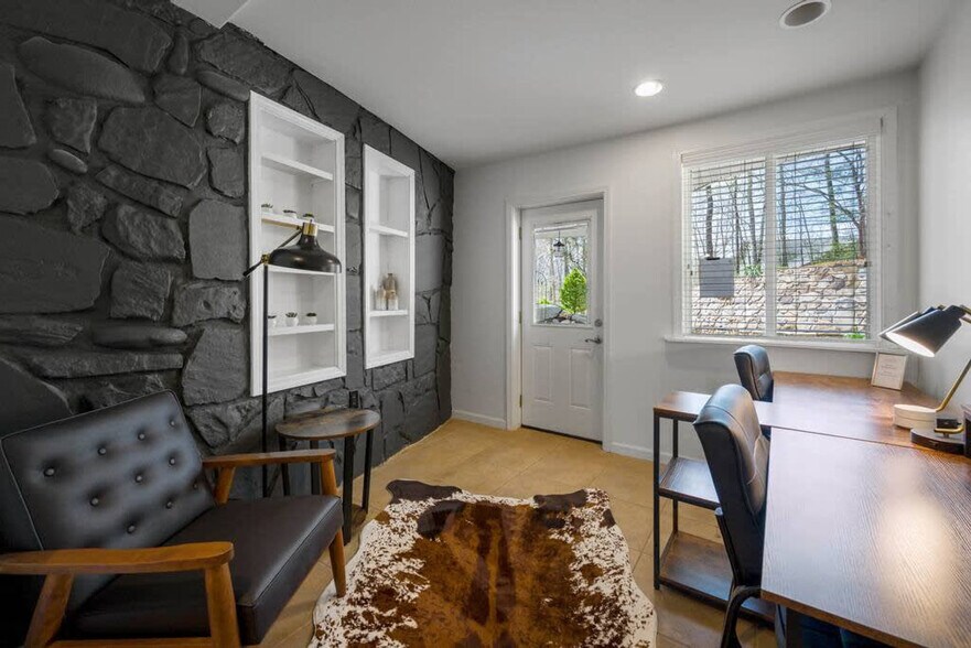 Building Photo - 578 Mountain Dr