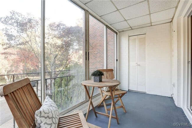 Building Photo - Amenities and Utilities included Richmond Condo Near VCU and UR