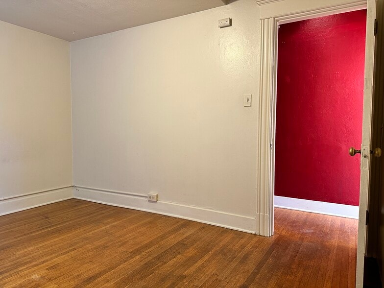 Building Photo - 1843 SW 16th Ave