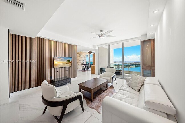 Building Photo - 900 Biscayne Blvd