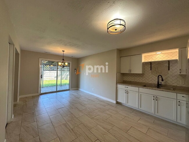 Building Photo - 613 Southwind Dr