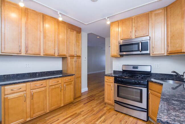 Building Photo - 2441-2443 N Kildare Ave