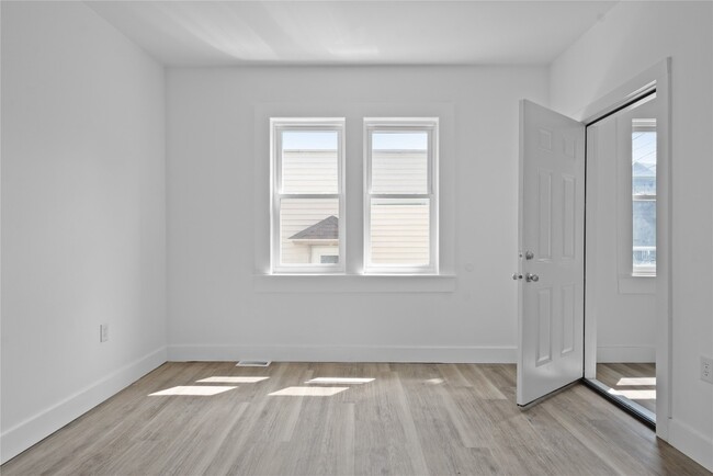 Building Photo - 416 Oak Hill Ave