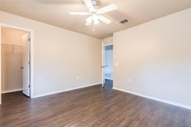 Building Photo - 8712 Dittmar Oaks Dr