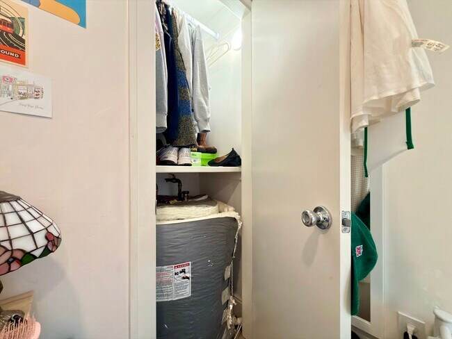 Building Photo - 46 Melrose St