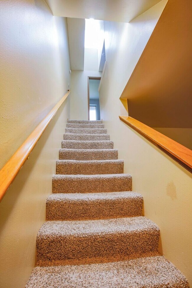 Building Photo - Cute Two Bedroom and Two Bath Townhome Located Just Minutes from the Clinton Ferry!