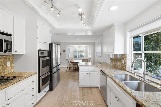 Building Photo - 2213 Dufour Ave