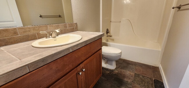 Building Photo - 1445 Highland Vw