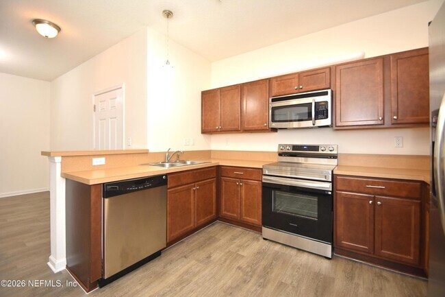 Building Photo - 2211 Golden Lake Loop
