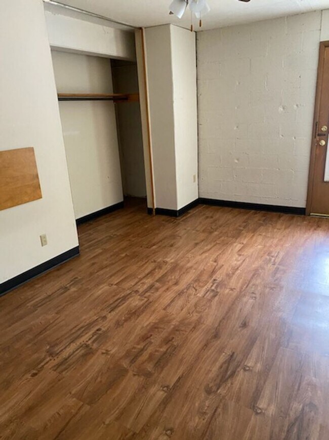 Building Photo - 1BR/1BA in Great West Campus Location Close to Downtown & Schools! Avail. 8/1/26
