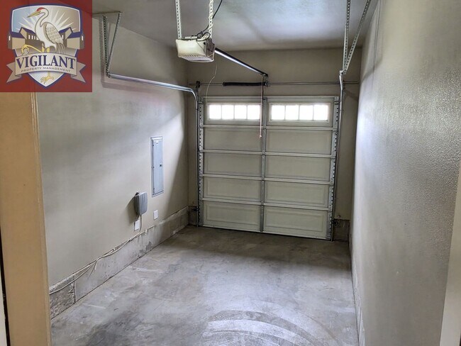 Building Photo - 2605 NE 130th Ct
