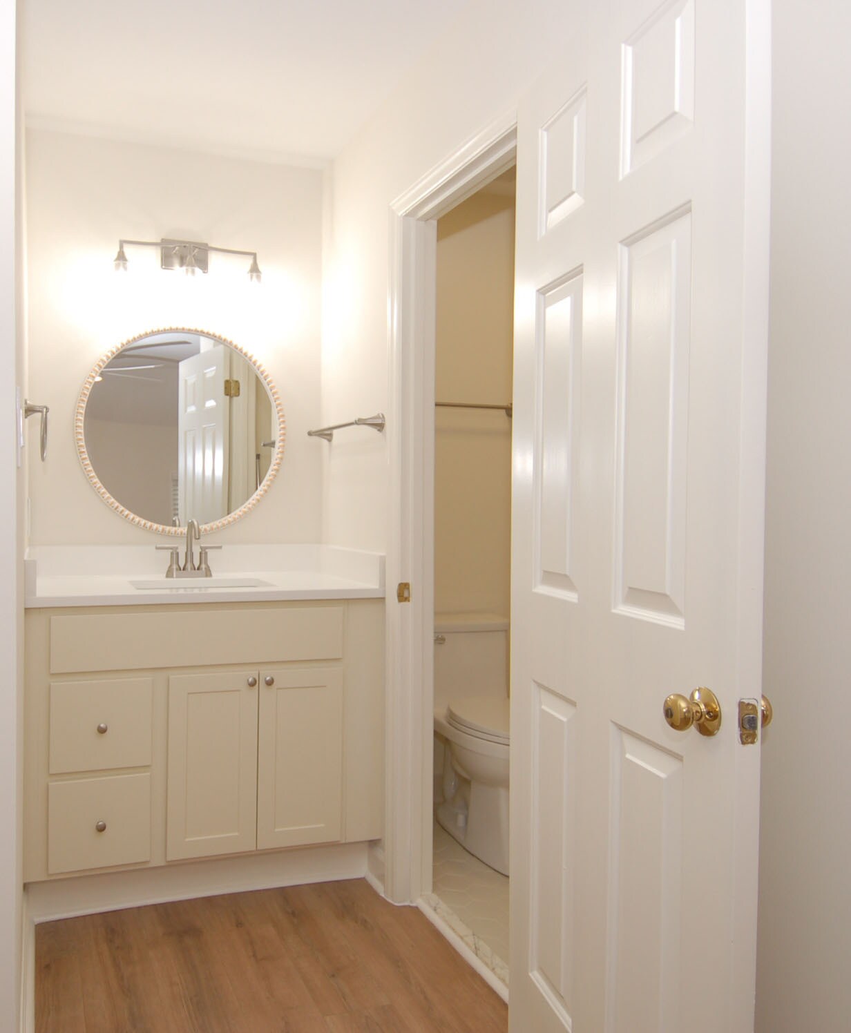 Building Photo - 1651 Village Glenn Dr