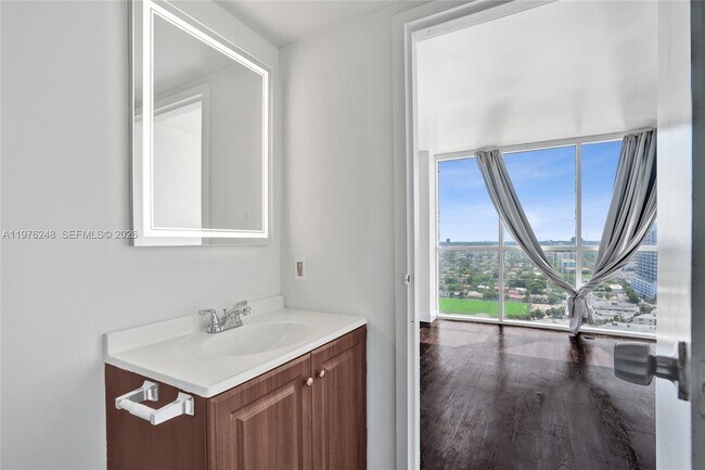Building Photo - 7601 E Treasure Dr