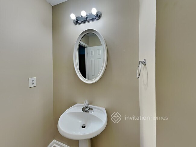 Building Photo - 2169 Silver Thorn Ct