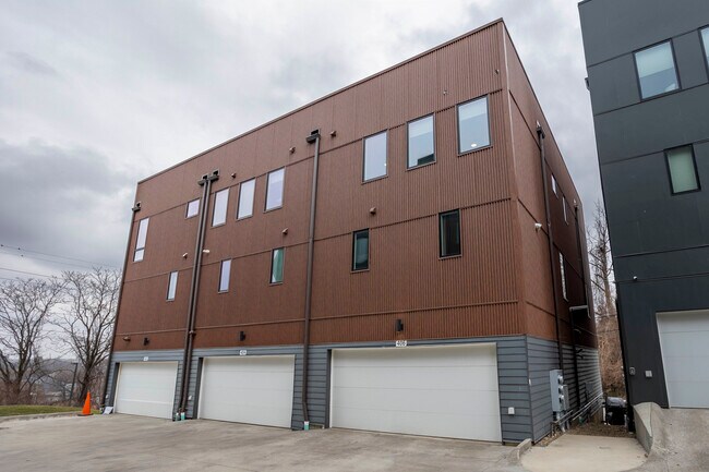 Building Photo - 404 Jefferson Ave