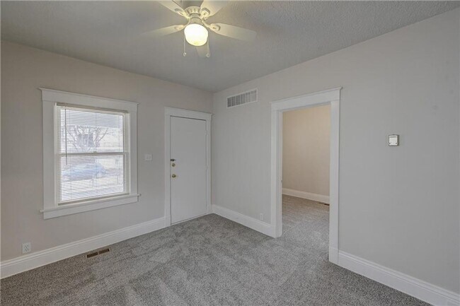Building Photo - Charming Renovated 2 Bedroom Bungalow