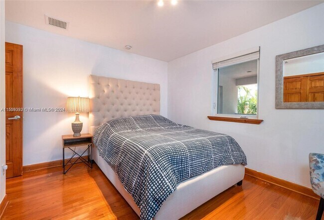 Building Photo - 527 SW 20th Rd