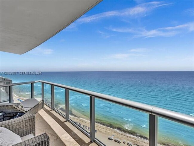 Building Photo - 17001 Collins Ave