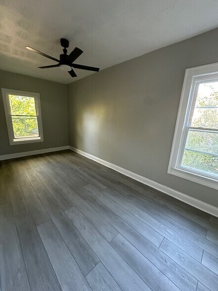 Building Photo - 3083 E Derbyshire Rd