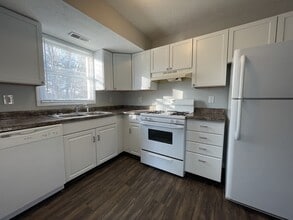 Building Photo - 350 Stone Creek Dr