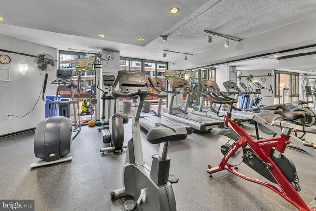 Building Photo - 1001 N Randolph St