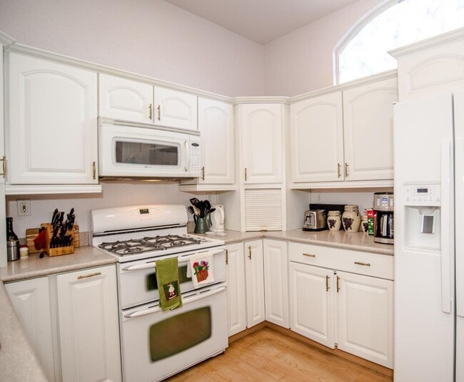 Building Photo - Sycamore Ranch 3 bedroom 2 bath FOR RENT