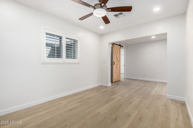 Building Photo - 1606 W Keim Dr