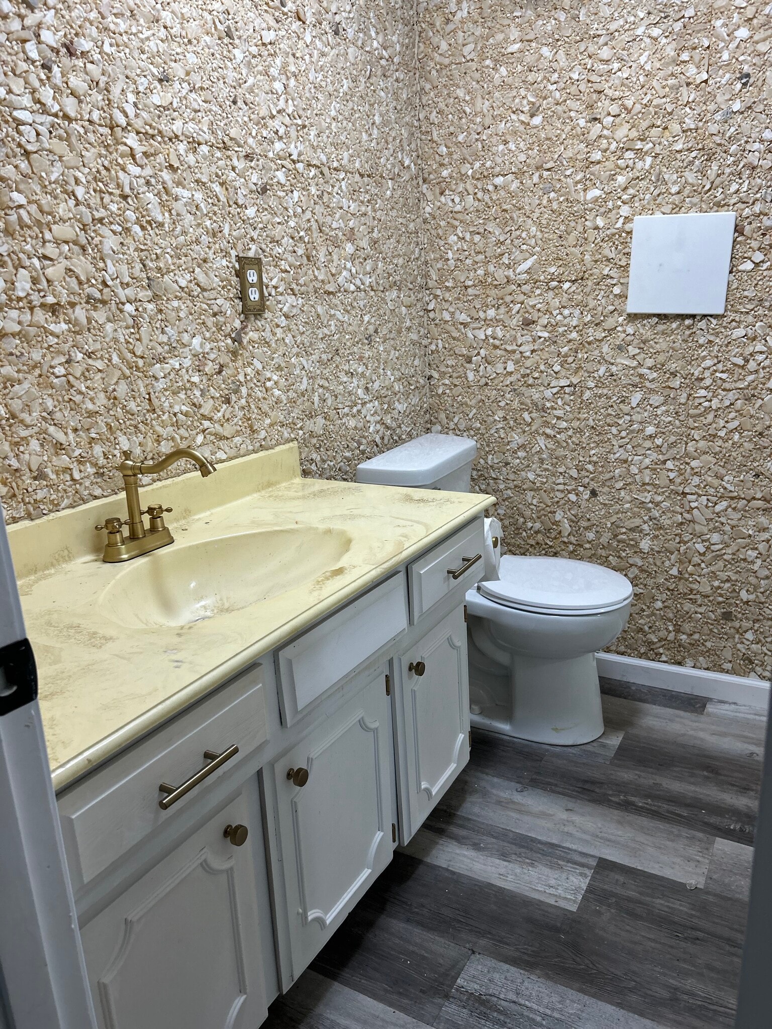 Hall Bathroom - 11203 NW 58th St