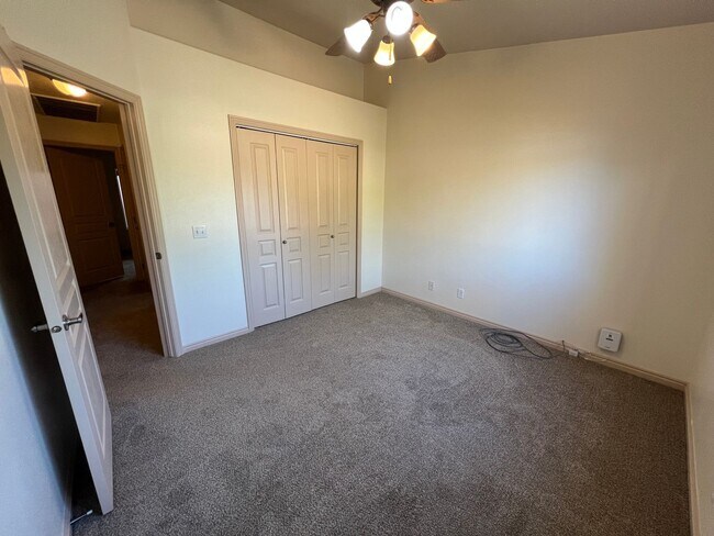 Building Photo - Snow Canyon Home!